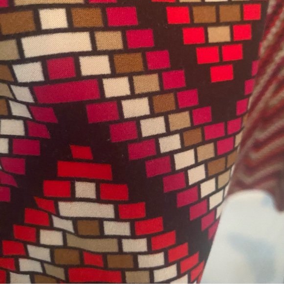 Women’s high rise flared pants. 2 pack. Multi red and solid black. NWT. L - Picture 7 of 14